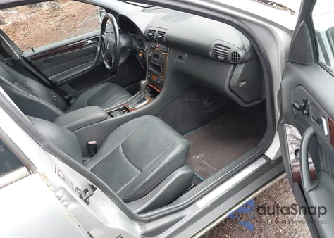 2001 Mercedes-Benz C 320 z USA, uszkodzony, nr VIN WDBRF64J31F035348